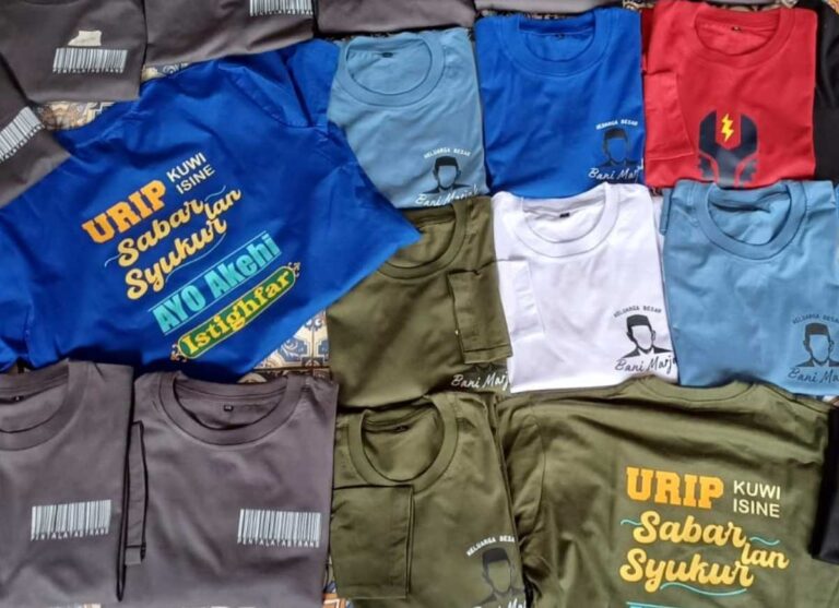 Banner promosi toko kaos dengan bahan premium dan kualitas terbaik