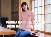 Kaos polos dengan warna cerah yang cocok untuk tampil kece di foto.