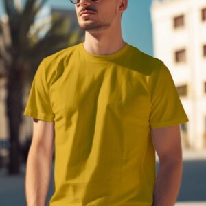 Kaos kuning mas polos cowok lengan pendek dipakai model